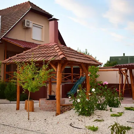 Tuenderfatyol Apartmanhaz * Poroszló