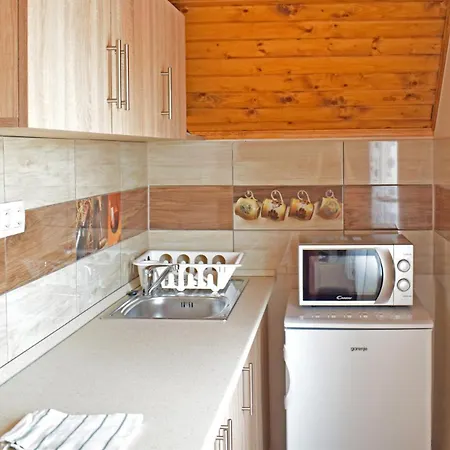 Tuenderfatyol Apartmanhaz Daire