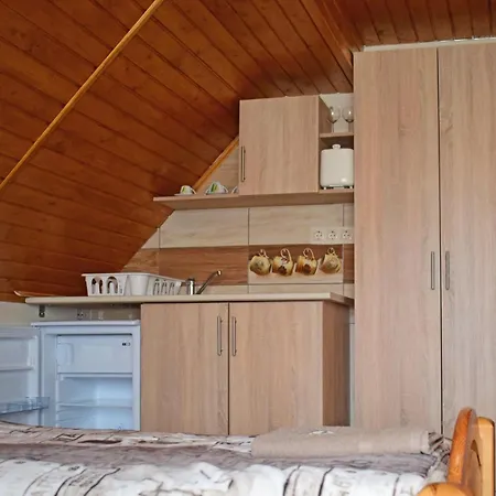 Tuenderfatyol Apartmanhaz Апартаменты Поросло