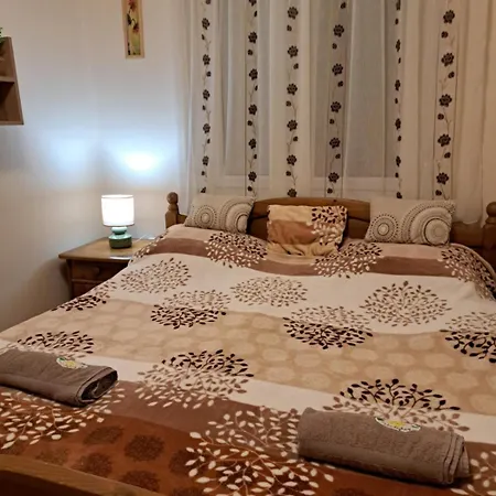 Tuenderfatyol Apartmanhaz Daire *