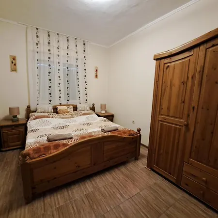 Tuenderfatyol Apartmanhaz