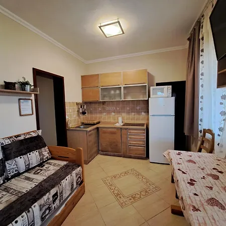 Tuenderfatyol Apartmanhaz *