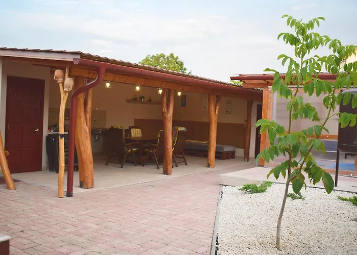 Apartament Tuenderfatyol Apartmanhaz *