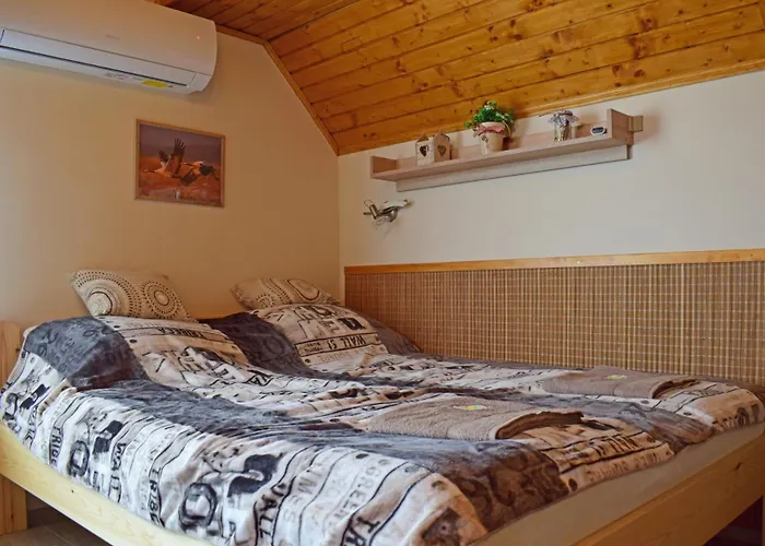 Tuenderfatyol Apartmanhaz דירה Poroszló